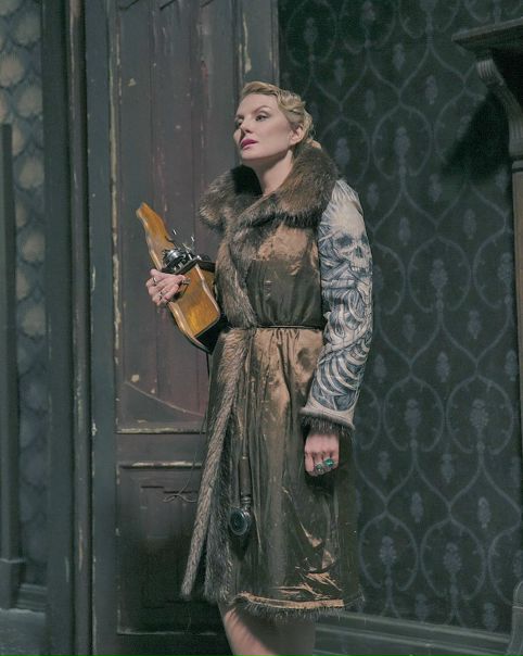 Полный повал со стилем Ренаты Литвиновой.