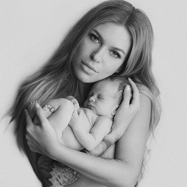 Дакота призналась, что никогда не мечтала стать мамой!