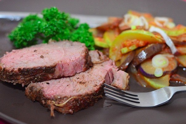 Свинина, запеченная со специями 