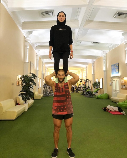 Акробатика от Настасьи Самбурской.