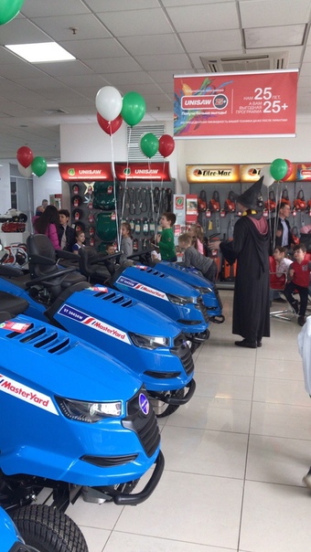 Крупнейший в Европе центр садово-паркового оборудования Юнисоо (Химки, Ленинградское шоссе, владение 29Г) сегодня празднует пятилетний юбилей! Весь день гости наслаждались веселой развлекательной программой и увлекательными мастер-классами. Кроме того, каждый мог испытать удачу и побороться за ценные призы от компании Caiman. #unisaw #caimam #autogoda #autogoda2019 #праздник #юнисоо #химки #автогода #автогода2019