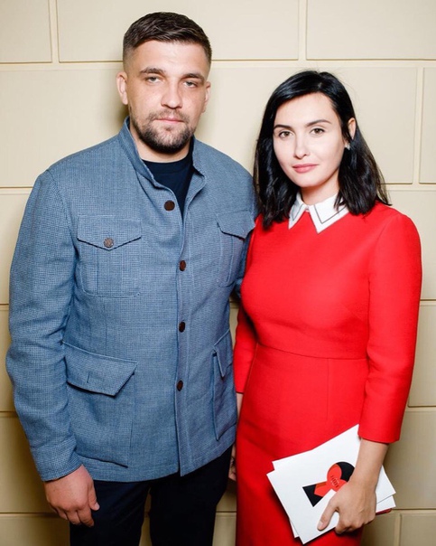 Баста со своей супругой.