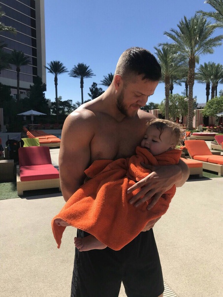 Дэн Рэйнольдс с дочкой! 