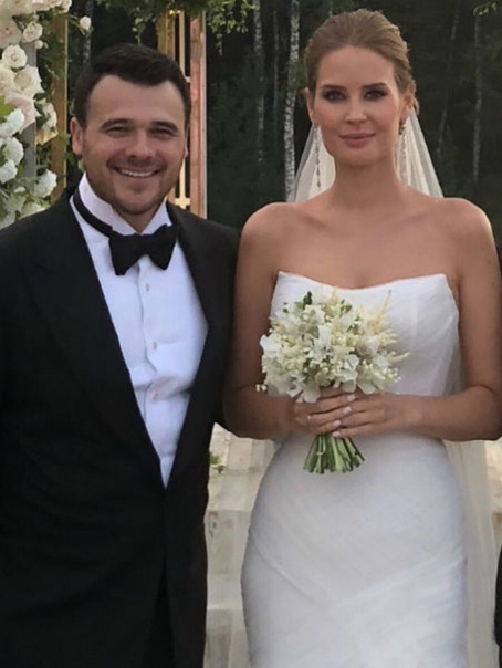 Жена Эмина ждет ребенка. 