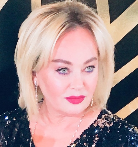 Лариса Гузеева дала комментарий по поводу своего нового цвета волос.