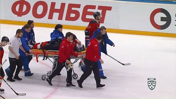  Шумакова увезли со льда в матче с 
