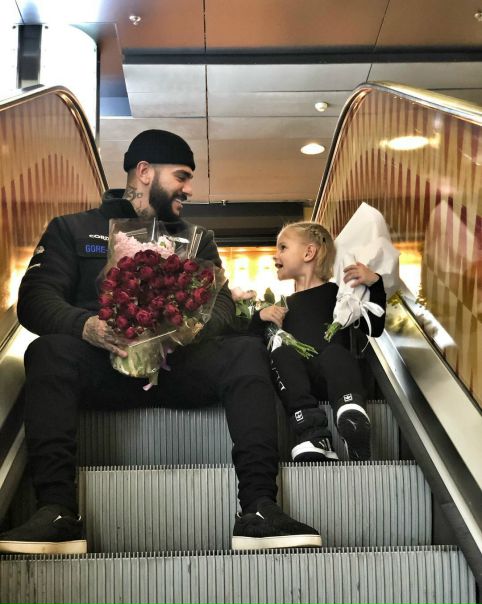 Тимати поздравил дочку с 8 марта!