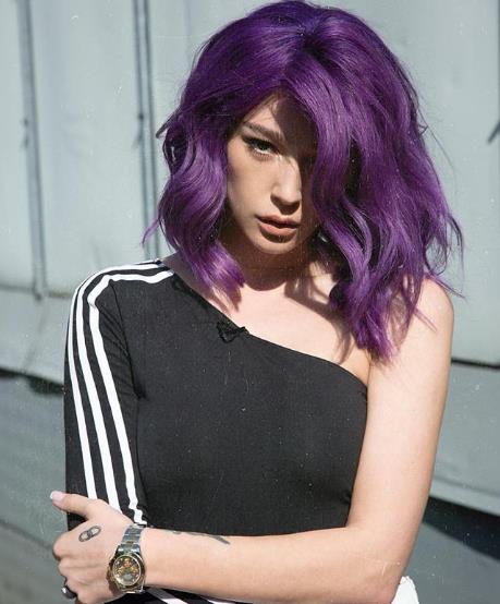 Настя Ивлеева продолжает эксперименты со стилем.