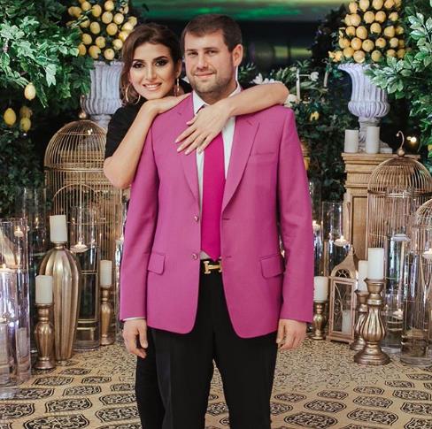 Жасмин и ее муж.