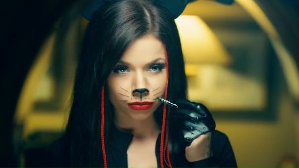 Неадекватные фанаты Бьянки, которая сейчас лежит с отравлением под капельницами, запустили флешмоб.