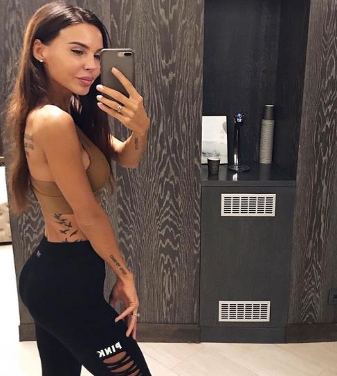 Оксана Самойлова продемонстрировала попку! 