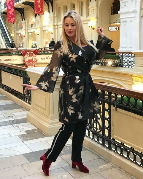 Анна Семенович явно промахнулась с look.