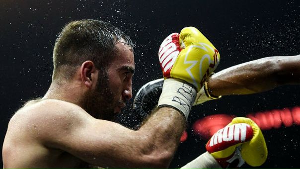  Усик отказывается от боя с Гассиевым в России