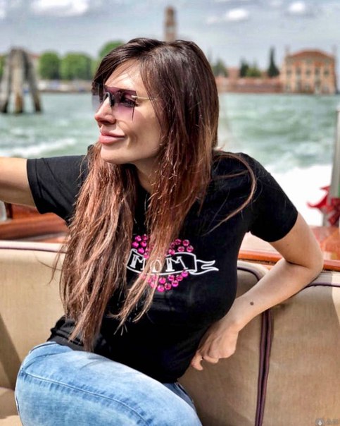 А вам не кажется, что Наталья Бочкарева увеличила губы