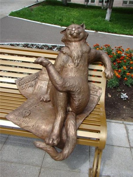 Подборка скульптур и памятников, посвященных кошкам, в разных городах и странах