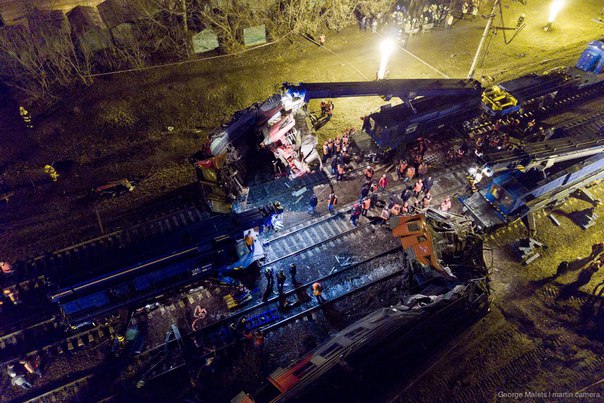 В результате столкновения поезда и электрички на западе Москвы 16 человек госпитализированы, шесть — в тяжелом состоянии 