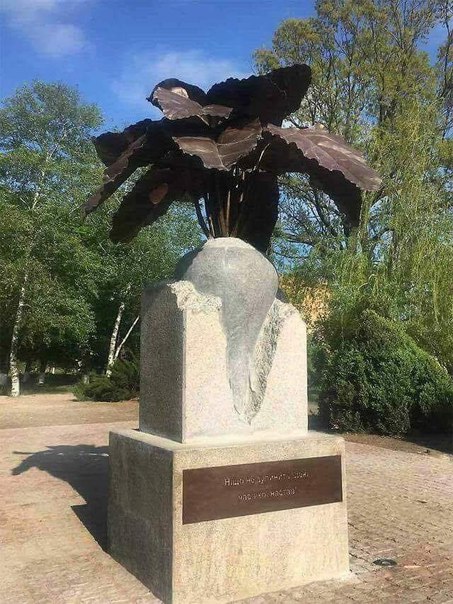В Николаевской области на месте памятника Ленину поставили памятник свекле. Не останавливайтесь!