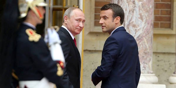Французская пресса в восторге - Макрон выдержал несколько часов переговоров со страшным Путиным и даже не упал в обморок.