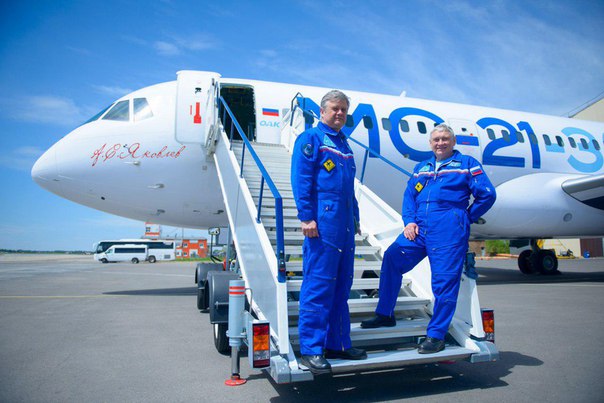 Летчики-испытатели, осуществившие первый полет на МС-21, - герои России Олег Кононенко и Роман Таскаев