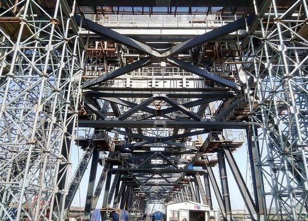 Строительство судоходных пролетов моста в Крым!