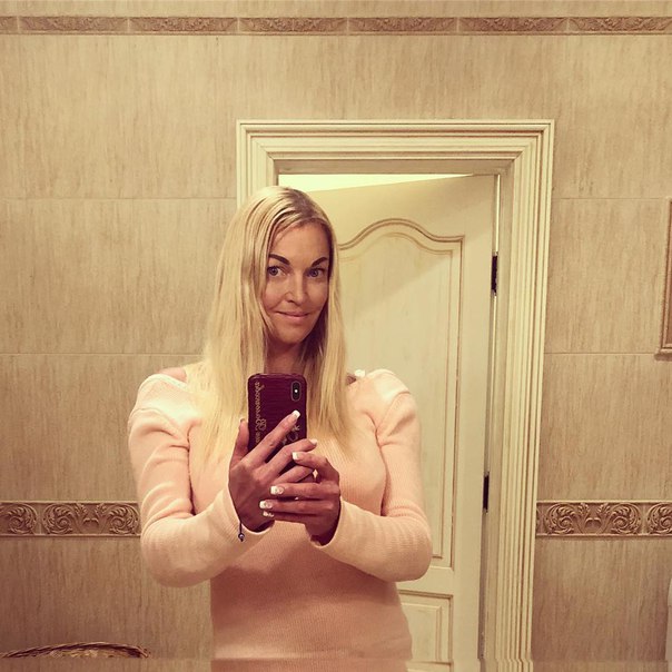 Анастасия Волочкова изменила цвет волос!