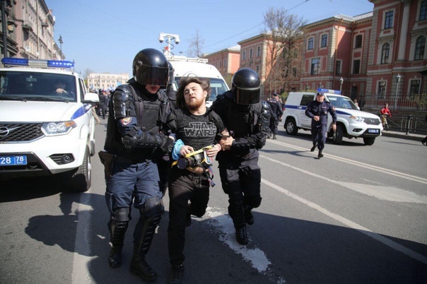 В Санкт-Петербурге на согласованном первомайском шествии «Свободному Петербургу — свободные выборы» задержали 66 человек