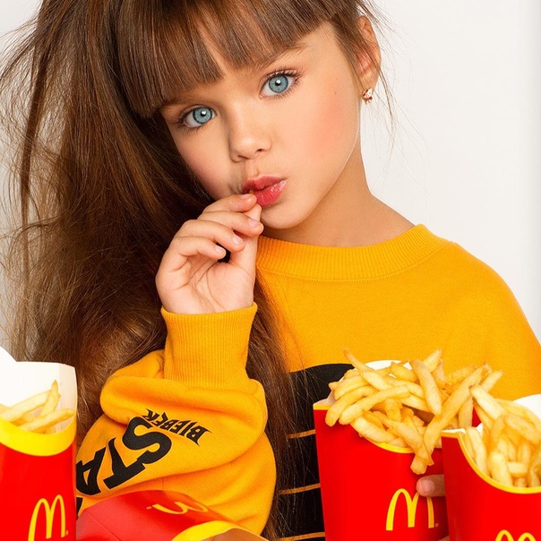 Британская газета The Daily Mail назвала 7-летнюю Аню Князеву самой красивой девочкой мира. 