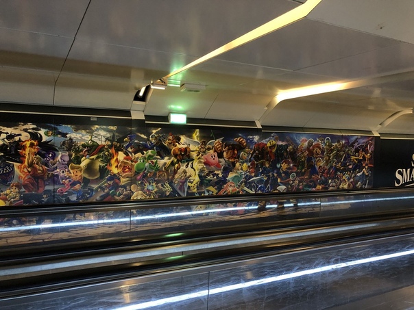 К релизу Super Smash Bros. Ultimate парижское метро было украшено надлежащим образом — этот гигантский рисунок с персонажами файтинга можно увидеть на крупной станции Шатле.