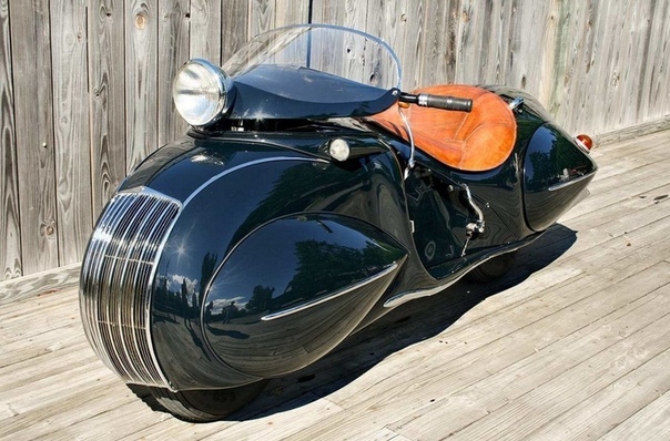 Восстановленный мотоцикл, который Орли Рей Кортни спроектировал на основе Henderson Streamline в 1930-м году.