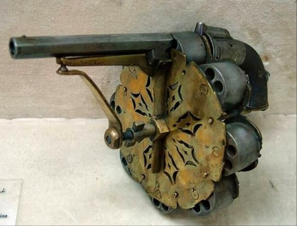 48-зарядный револьвер (8 барабанов по 6 зарядов в каждом) 1855 года.
