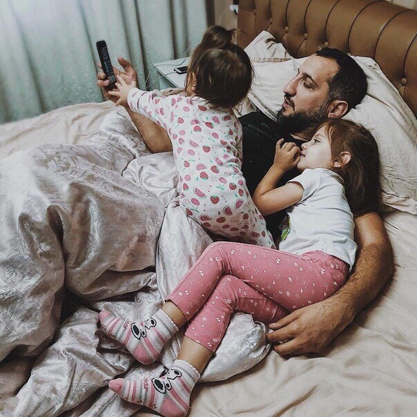 Аpapaт eщян поделился снимками с дочками! 