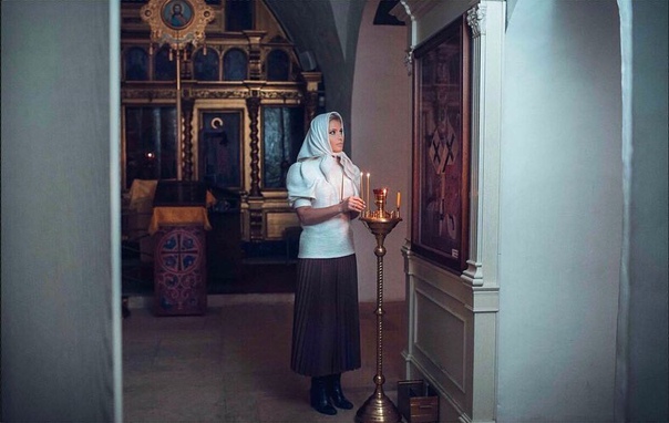 Дана Борисова устроила фотосессию в храме.