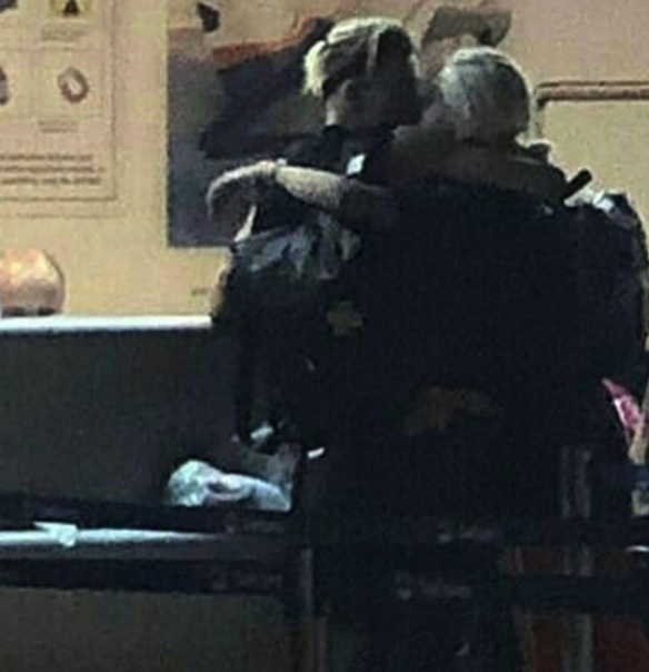 Папарацци сфотографировали как Настя Ивлеева и Элджей целуются в аэропорту! 